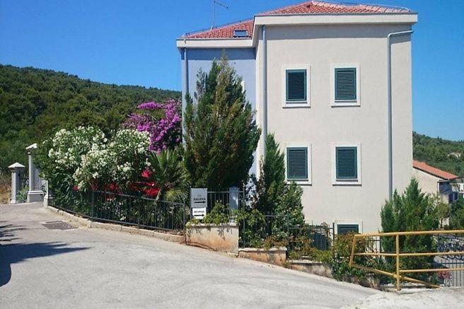 Apartment Relax Villa Salena Slatine Exterior foto